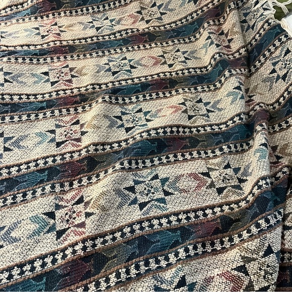 Large Vtg Oval Woven Knit Blanket Rug Fringe Multicolor Southwestern 112" X 58" - Picture 5 of 9